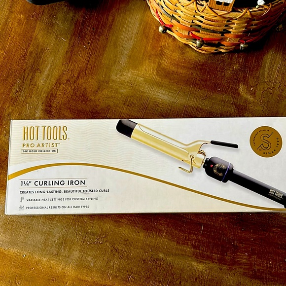 HOT TOOLS Pro Artist 24k Gold Extra Long Curling Iron/Wand 1 1/4” Barrel NEW NWT - Picture 1 of 3